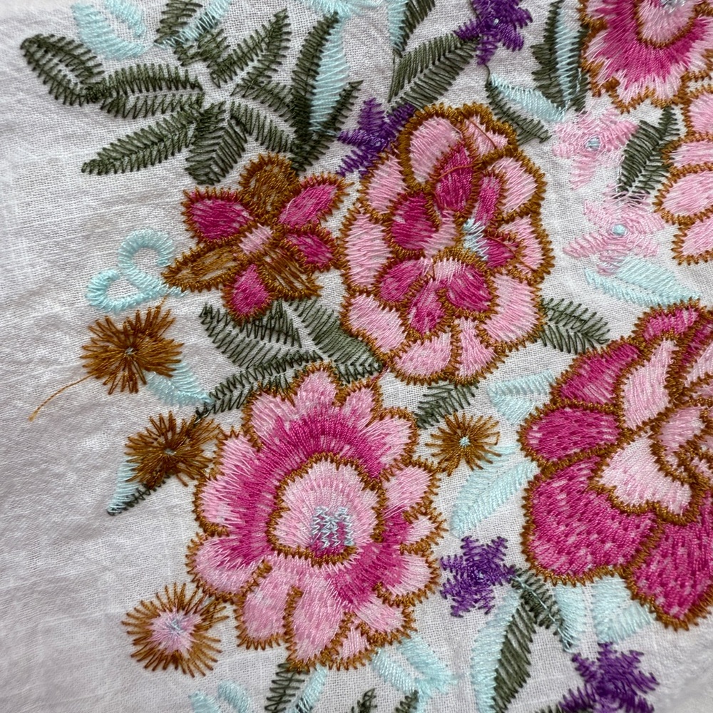 Floral Embroidered White Tunic Top, NWOT, no brand. 100 percent cotton. - Picture 3 of 5